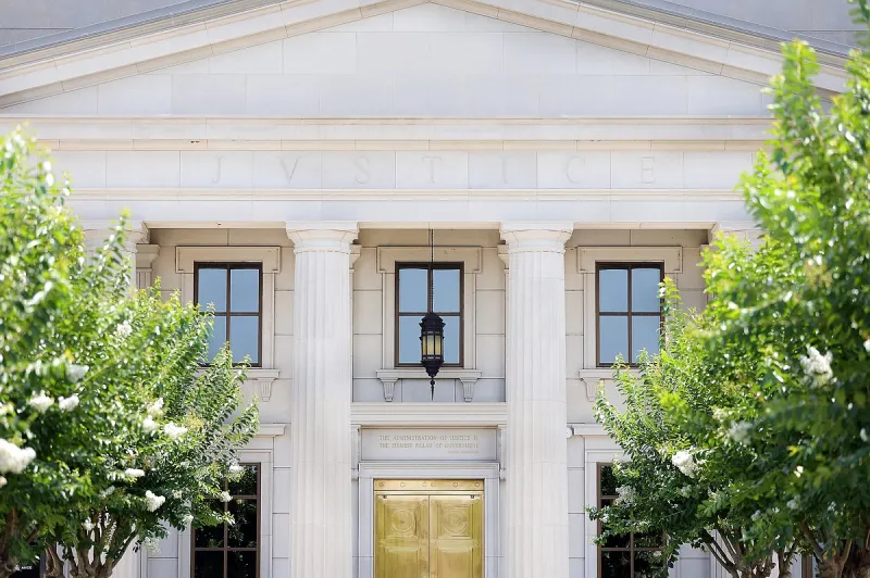 Arkansas Supreme Court calls on lawmakers to fix pay for special justices