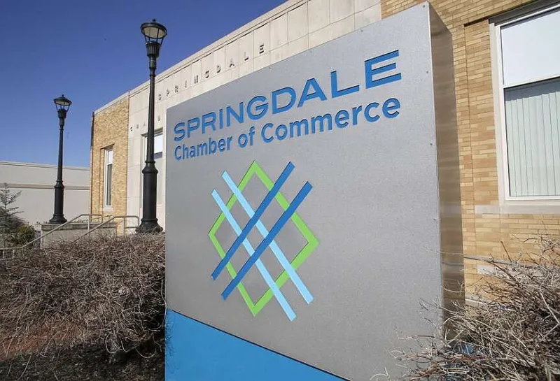 'It's a good party': Hundreds turn out for Springdale chamber's Chickin', Peelin' & Politickin'