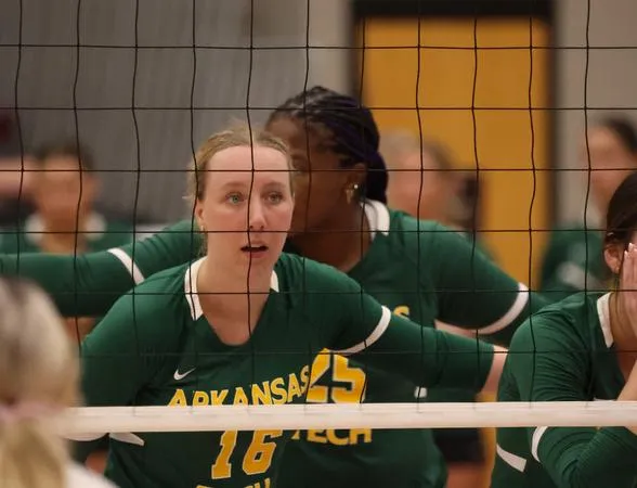 Golden Suns drop hard-fought five-set match to Crimson Storm