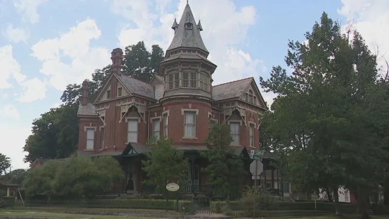 Arkansas' haunted Victorian mansion: KATV crew spends night at Empress of Little Rock
