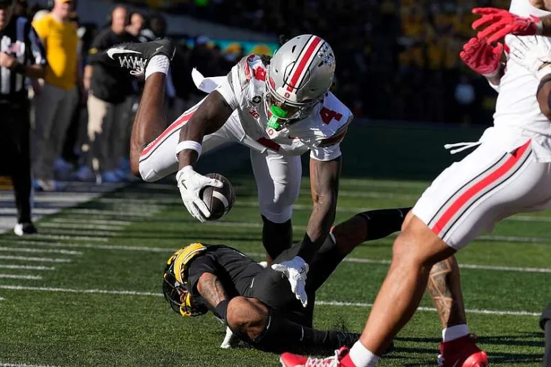 Julian Sayin, Jeremiah Smith lead No. 5 Ohio State past No. 14 Iowa, 31-14