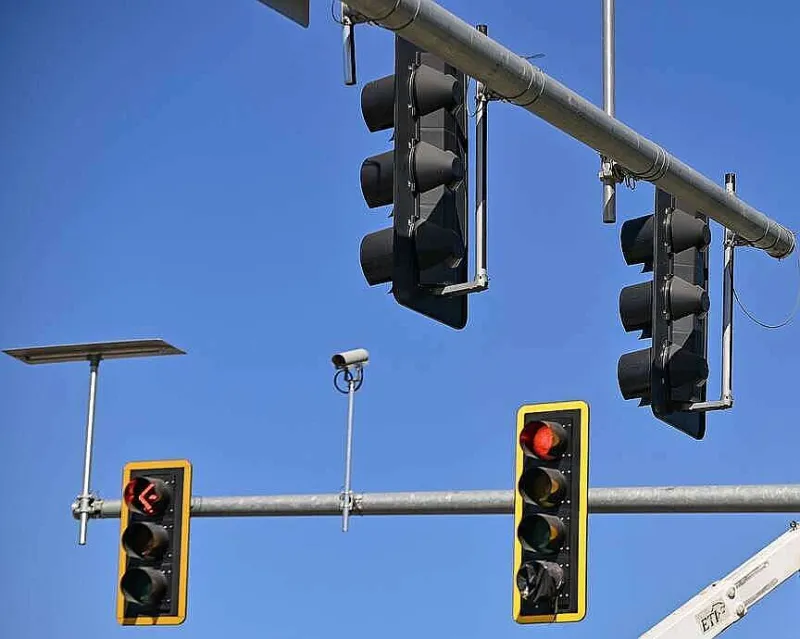 Rogers traffic signal along Eighth Street damaged, with repairs expected to take 2 weeks