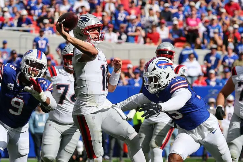 Maye overcomes miscues to lead Patriots