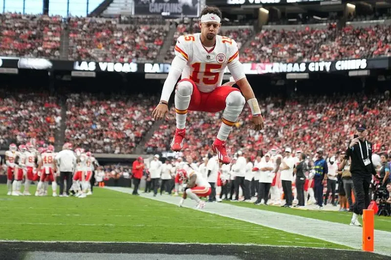 Chiefs stay perfect at 4-0 after downing Raiders