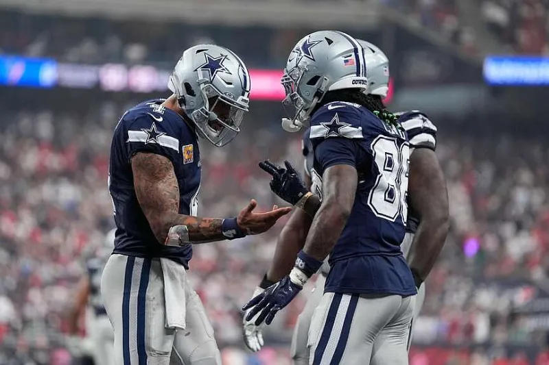 Lamb's big day, late TD sends Cowboys past Texans