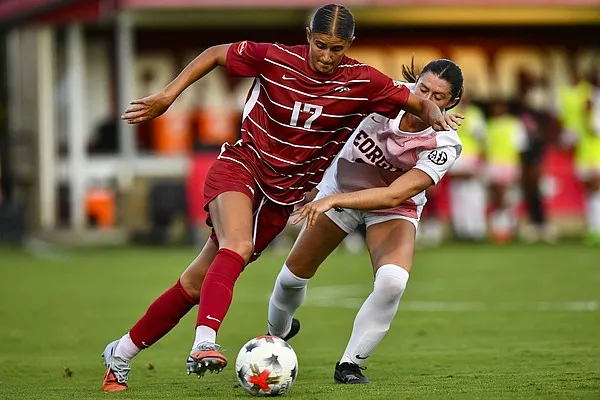 'Uniquely quirky': How Arkansas soccer's Kennedy Ball's personality, creativity benefit Arkansas soccer