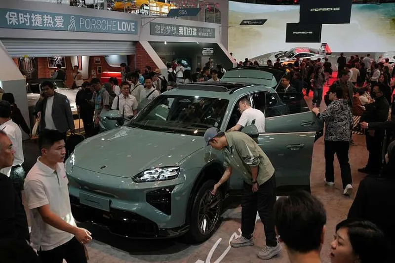 Porsche plans pricier cars, staff cuts