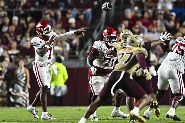 Quarterback play will see extra scrutiny for Arkansas football vs. Tennessee
