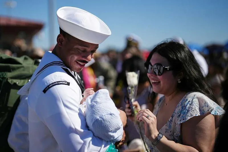 Aircraft carrier returns home to US port