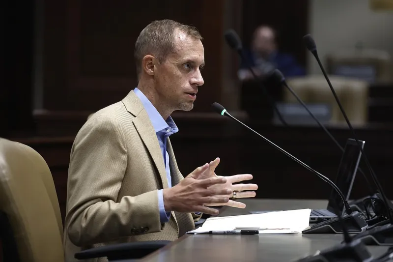 Advocate for foster children urges more support for young Arkansans exiting system