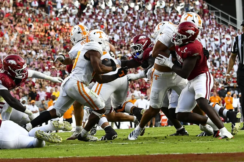 Commentary: Arkansas football starts, can't finish vs. Tennessee