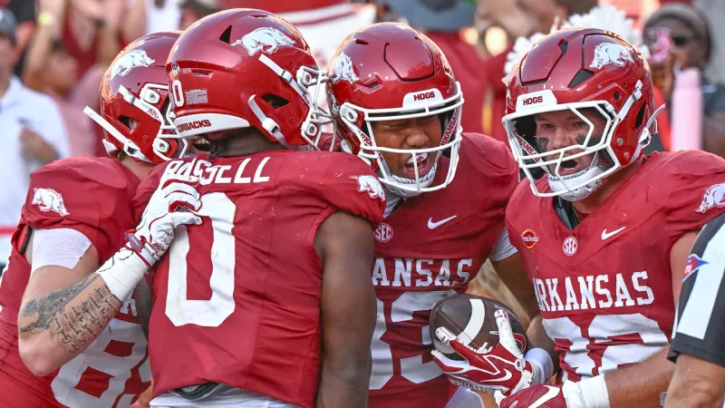 Arkansas loss to Tennessee ends with late punt and loud boos