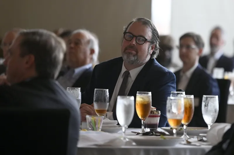 Sanders adviser Caldwell draws fire over vote that critics say benefits Arkansas private club over public hunters