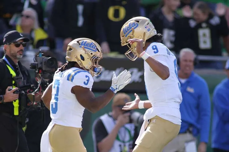 No. 21 UCLA downs turnover-plagued No. 13 Oregon 17-15 to remain undefeated