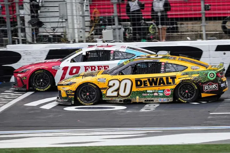 Chase Briscoe holds off teammate Christopher Bell in Charlotte to win 2nd straight playoff race