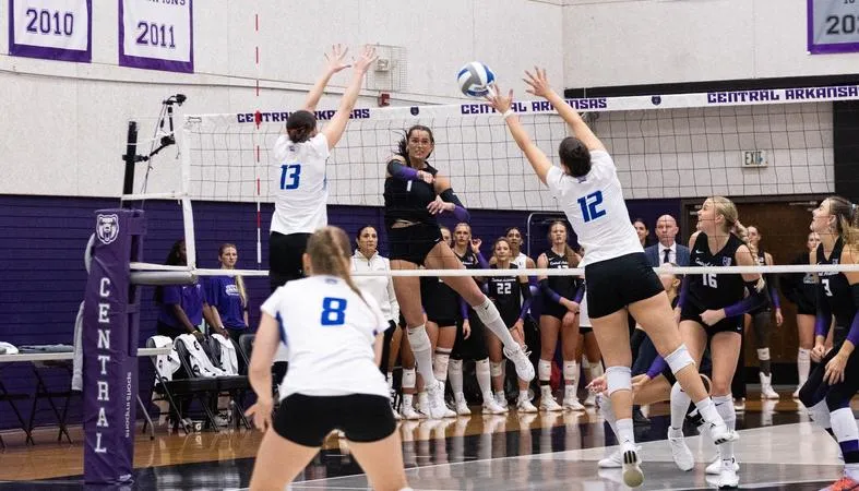 Annie Hopkins Named UAC Freshman of the Week