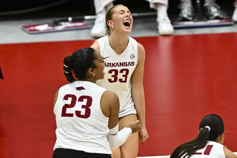 Arkansas volleyball setter Maggie McCarroll named SEC Freshman of the Week