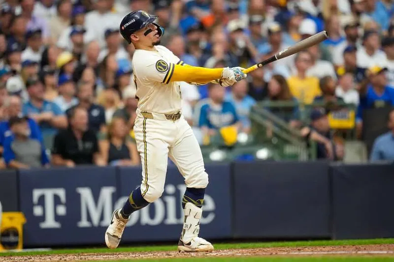Contreras delivers and Milwaukee's bullpen shines as the Brewers top the Dodgers 7-4 in NLCS Game 2