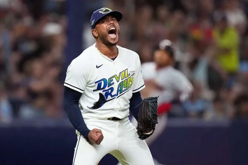 Hicks' hit helps Rays even series