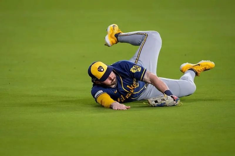 Brewers stun Dodgers with back-to-back homers in 7th inning and take 3-0 lead in NLCS with 6-2 win