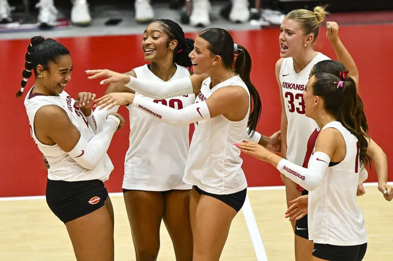 Arkansas volleyball to host two nationally ranked foes