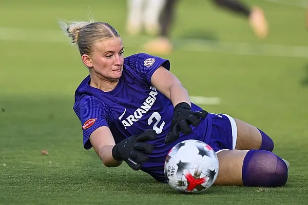 Arkansas soccer downs Tennessee behind strong performances from Keegan Smith, defense