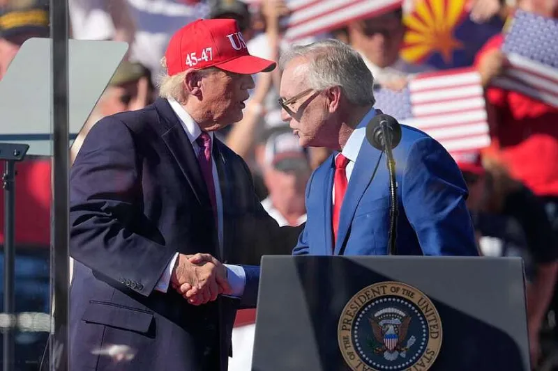 Trump holds rally, defends jet gift