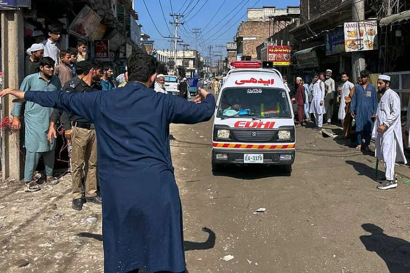 Roof collapse kills 35 in Pakistan