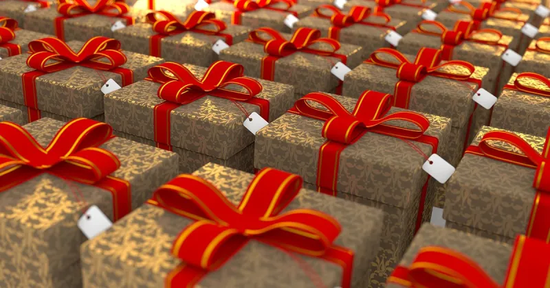 Inflation expected to push holiday sales above $1 trillion