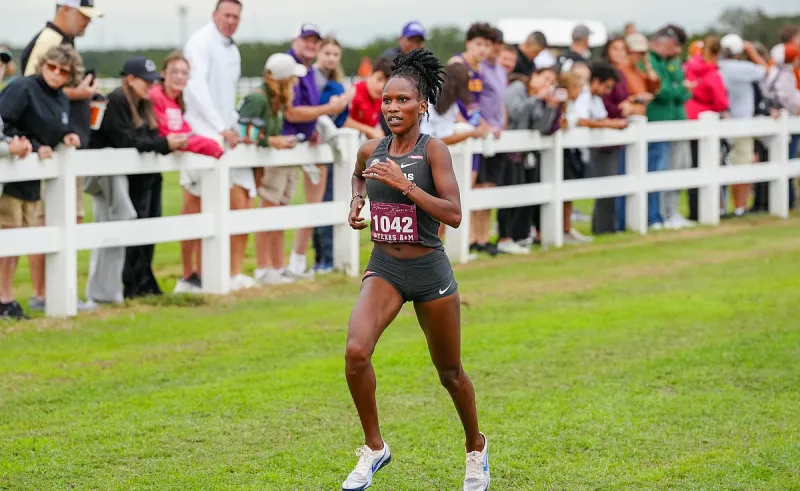 Isca Chelangat's runner-up finish helps Arkansas women's cross country win Arturo Barrios Invitational