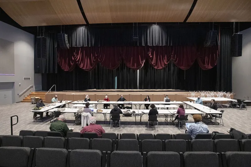 Records: Months after safety screw issue in Fayetteville library catwalk raised, no written safety policy for space adopted