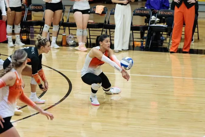Volleyball Wins Five-Setter Over LeTourneau in Longview