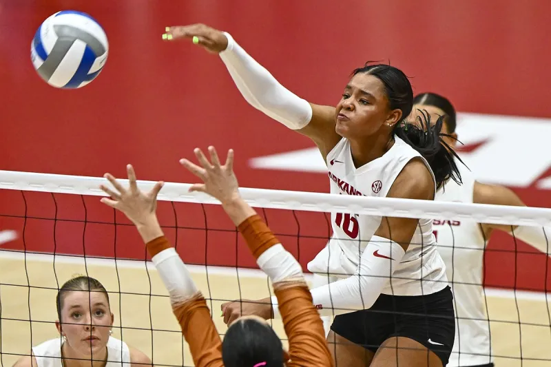 No. 9 Tennessee volleyball knocks off Arkansas 3-1 at home