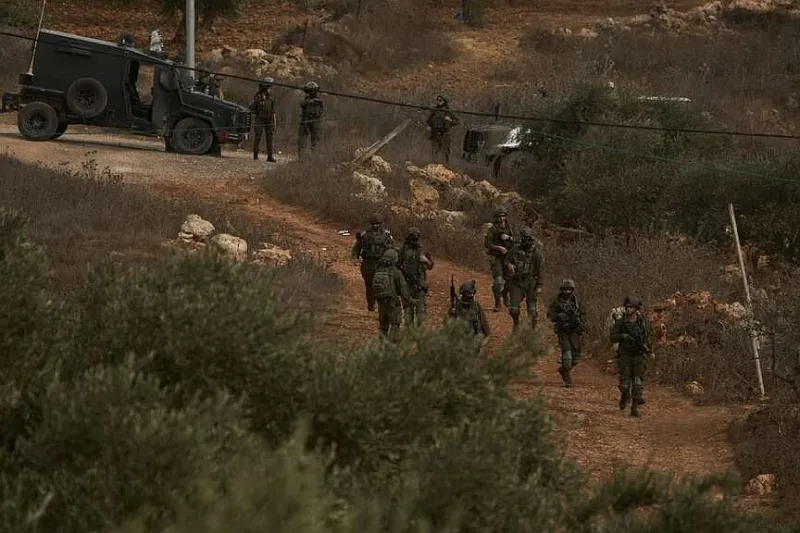 Israeli settlers attack Palestinian villagers, journalist