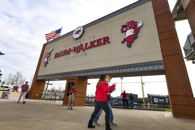 LIVE SCORE UPDATES & ANALYSIS: Arkansas baseball vs. Dallas Baptist
