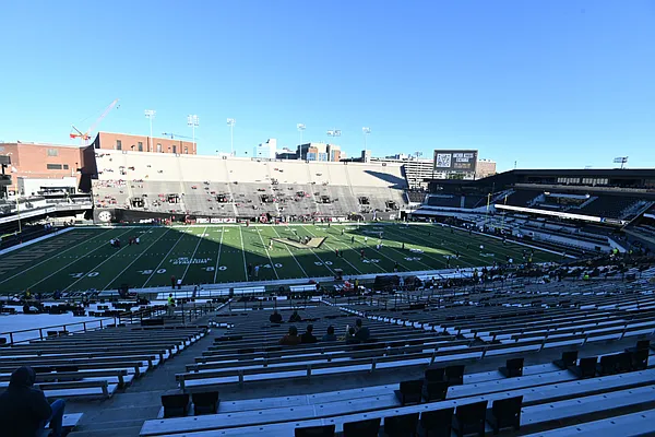 LIVE SCORE UPDATES & ANALYSIS: Arkansas football at Vanderbilt