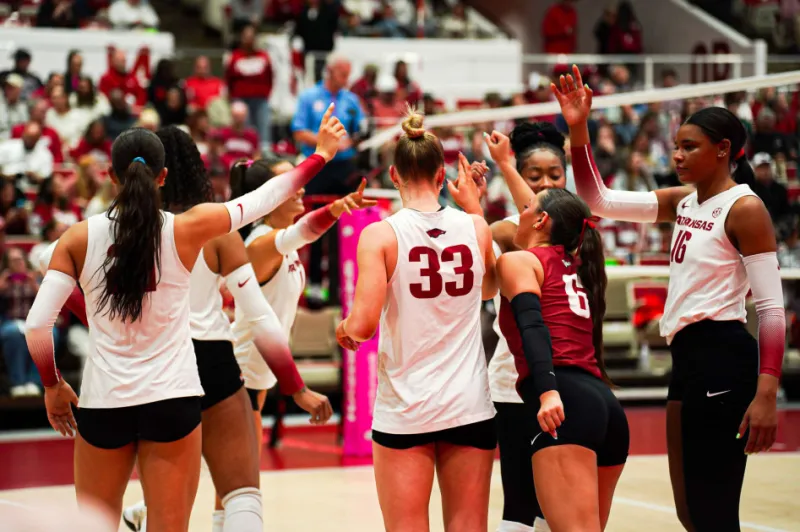 Arkansas Falls in Four to No. 9 Tennessee Friday