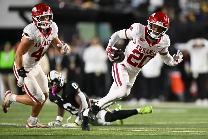 Arkansas football beats Vanderbilt to snap 14-game SEC losing streak
