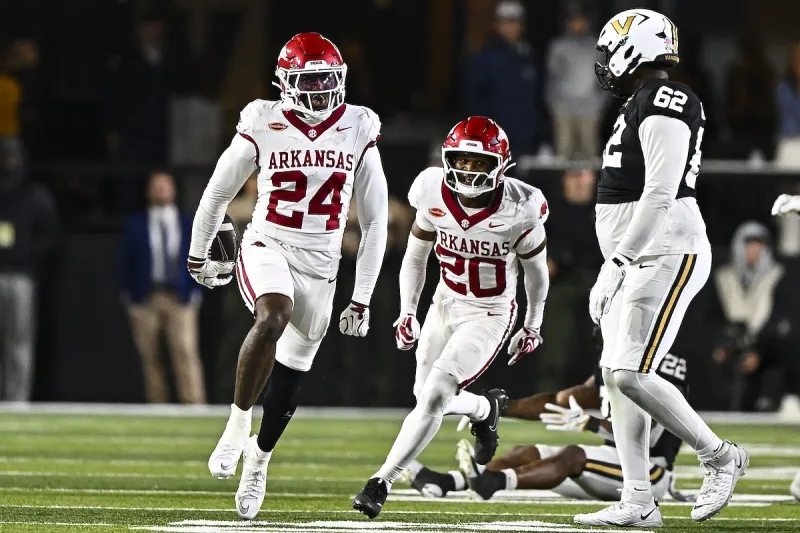 Big defensive plays lift Arkansas football to SEC streak-snapping win at Vanderbilt