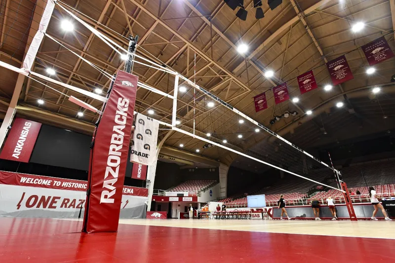 No. 4 Kentucky sweeps Arkansas volleyball to end homestand