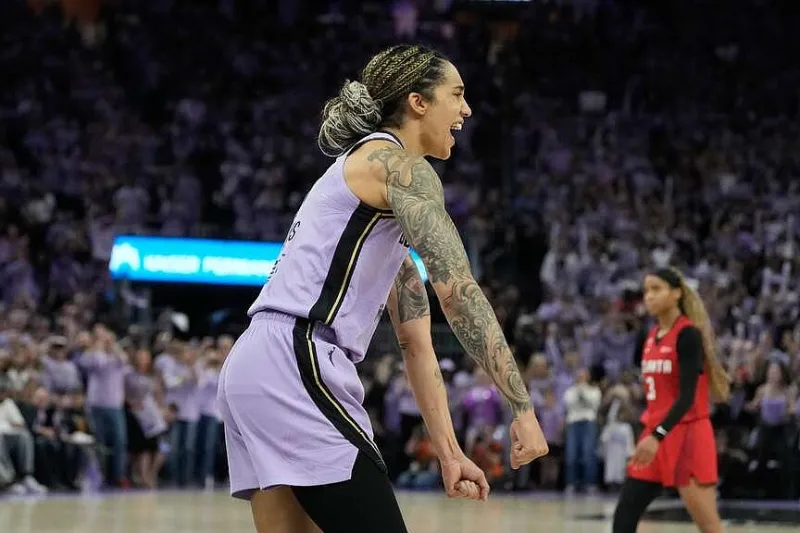 Valkyries star Gabby Williams counts possessions, keeps track of everything to lead late in games