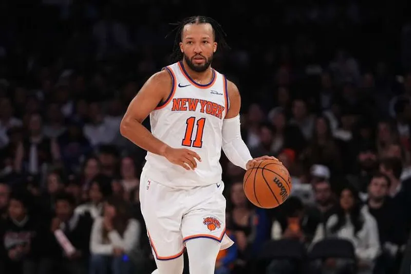 Knicks now the hunted as NBA season tips off