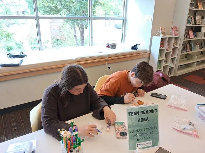 Siloam Springs Public Library offers craft activity for teens off from school