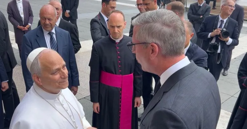 Illinois treasurer's gift to Pope Leo? $8.65 of pontiff's own money