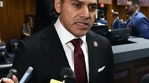 Judge allows GOP lawmakers to defend Arizona's border enforcement law