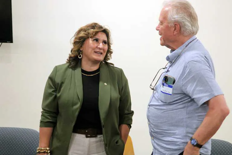 Four polls show Mendoza ahead of Ciscomani