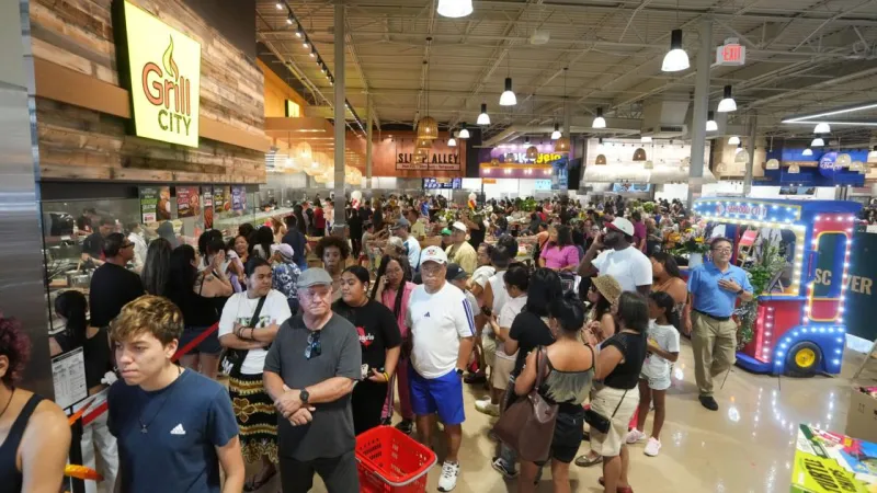 Seafood City opens in Arizona. Why fans camped out to be 1st in line