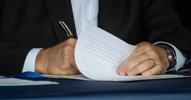 Pritzker signs law regulating how social media platforms interact with children