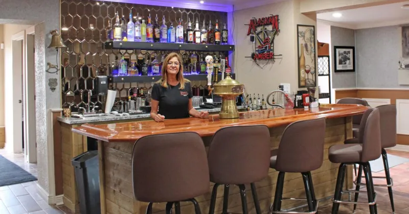 2 Bar 3 Caf and Saloon revamped to be 'big and bold'