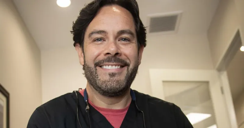 Flagstaff's Scott Seaman -- actor, singer, musician and dentist -- is a modern Renaissance man